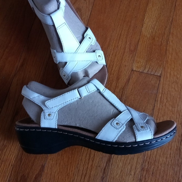 Clarks sandals - Picture 2 of 3